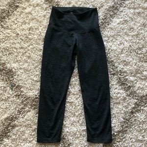 Old Navy Active Striped Cropped Leggings